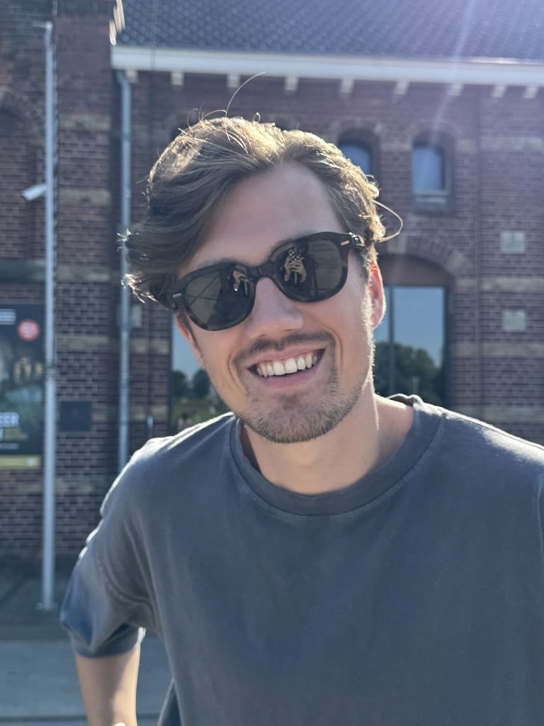 Joël, Development & delivery